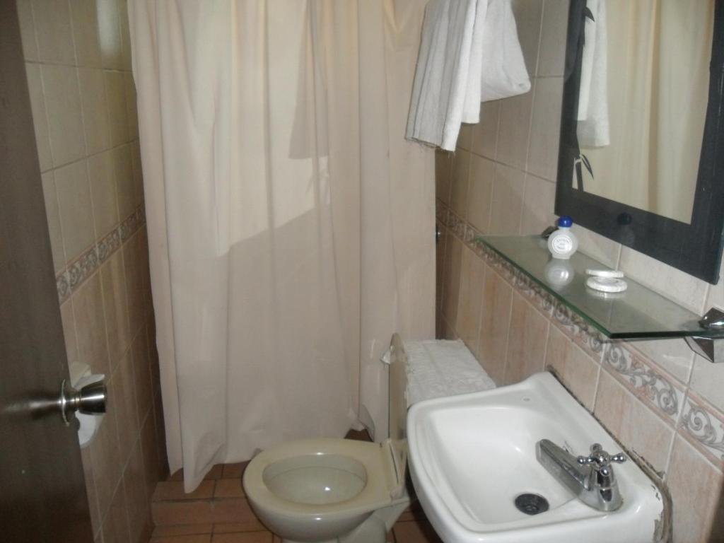 Tagaytay Econo Hotel Tagaytay City Стая снимка